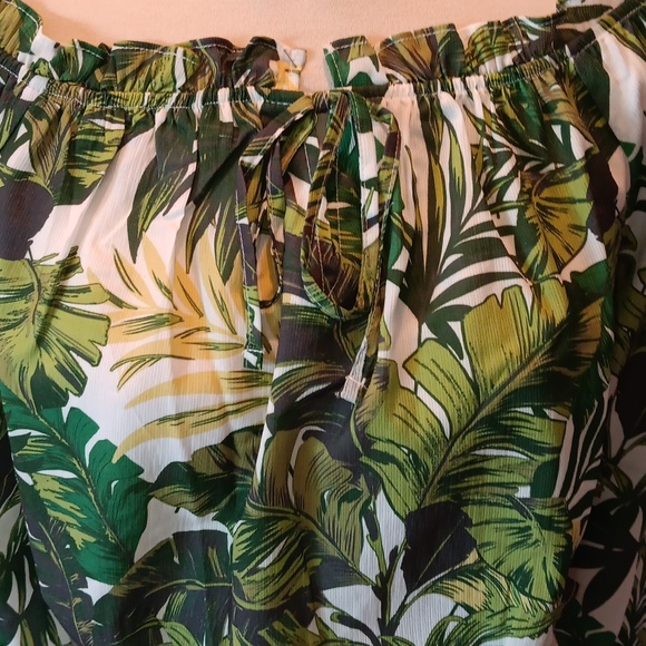 Guess shamrock tropical infusion off shoulder top NWT - Picture 2 of 5